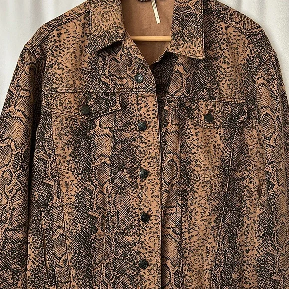 Free People Light Brown Snakeskin Pattern Denim Jean Jacket Coat **Size S**🌸🌸 - Picture 3 of 5